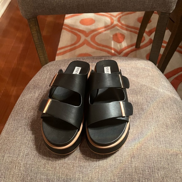 Steve Madden Black and Gold Women’s Size 8 Sandals - Picture 11 of 11